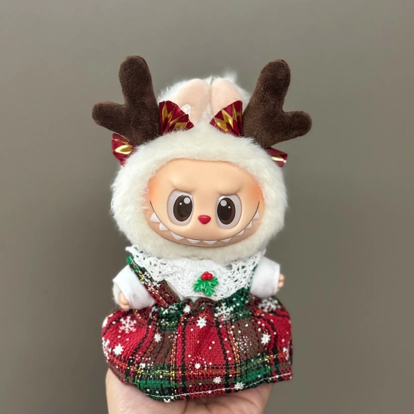 Labubu in a Christmas Outfit "Gift"